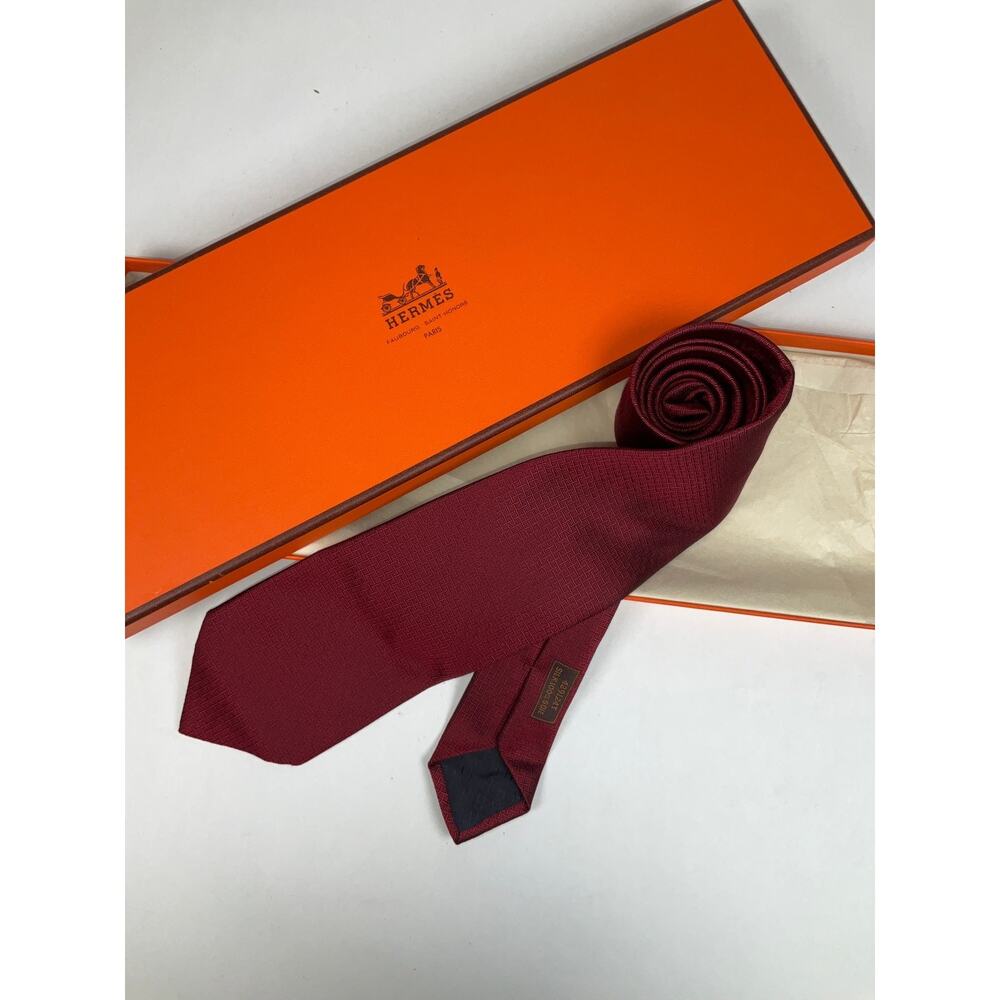 Men’s Hermès Red 100% Silk Geometric Neck Tie REF: 429124T | No Box